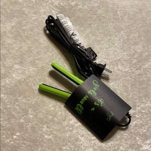 NWT PYT MINI Flat Iron Travel size  Bright Green